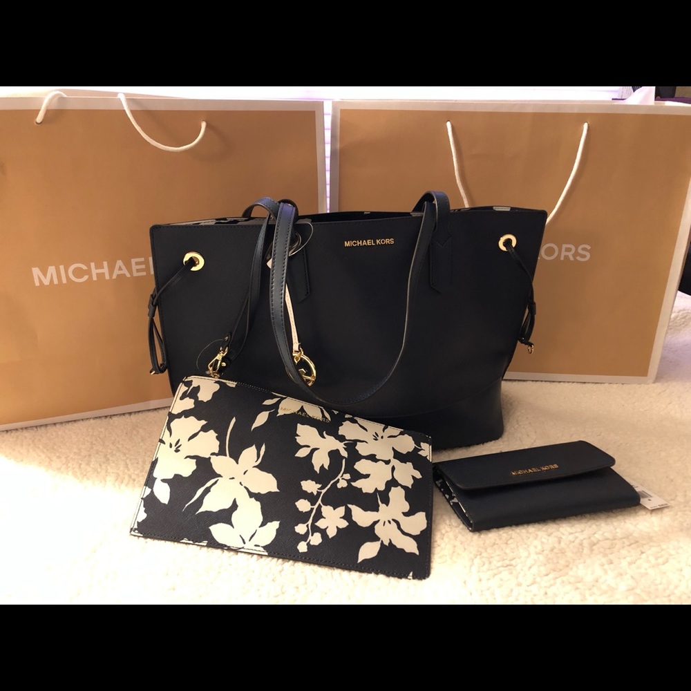 Navy Blue Michael Kors tote, Wristlet, & wallet